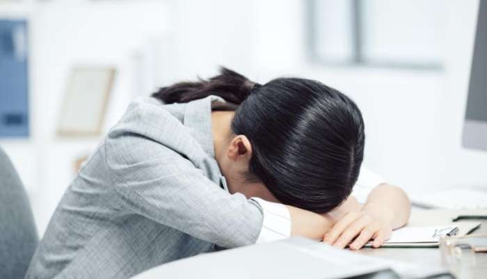 趴睡打嗝如何改善 趴睡打嗝如何改善